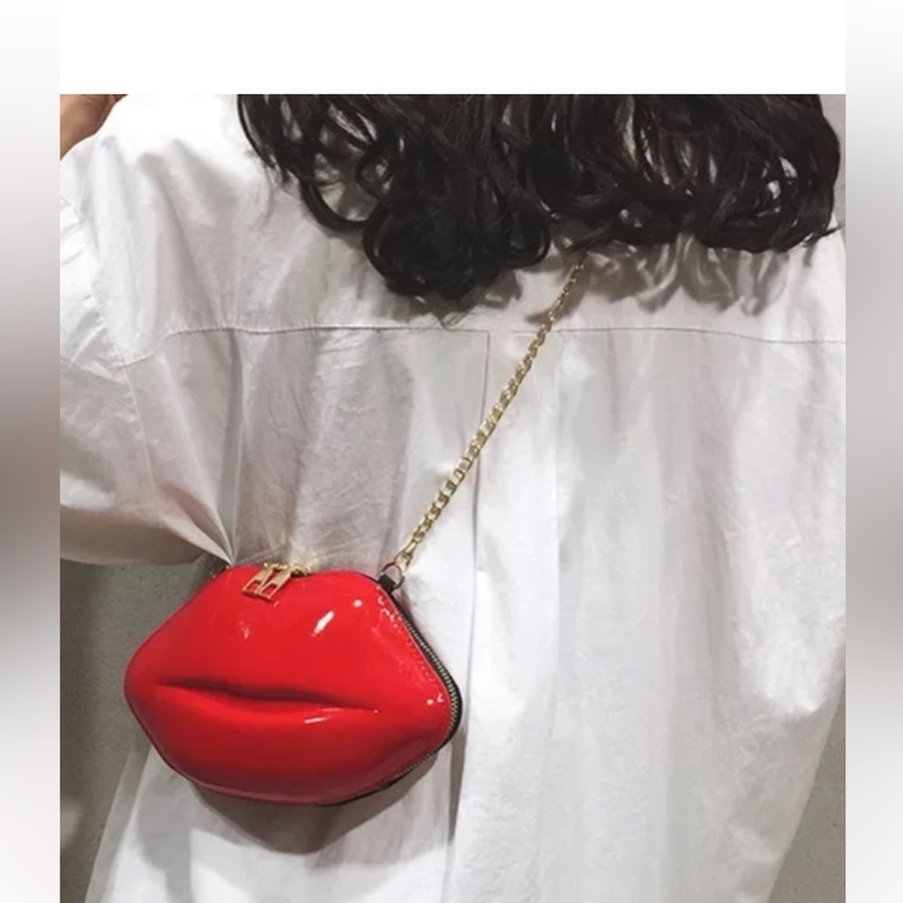 Temp HOLD for CALA!!   RED Lip Shape Chain Crossbody/Shoulder Bag - Picture 7 of 7